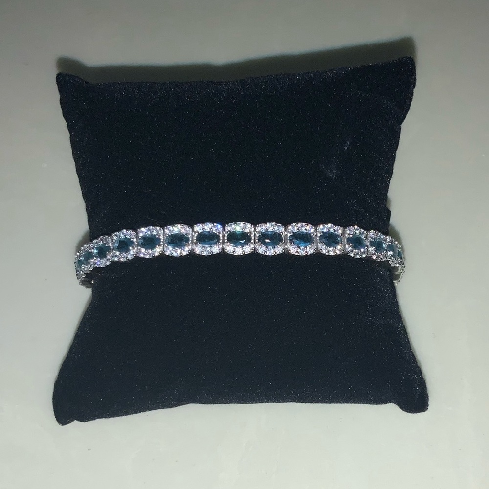6.3ct Blue London Topaz Bracelet - Picture 6 of 14